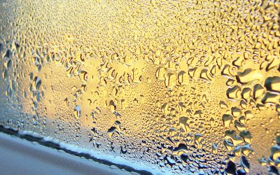 ¿Qué causa la condensación en las ventanas?